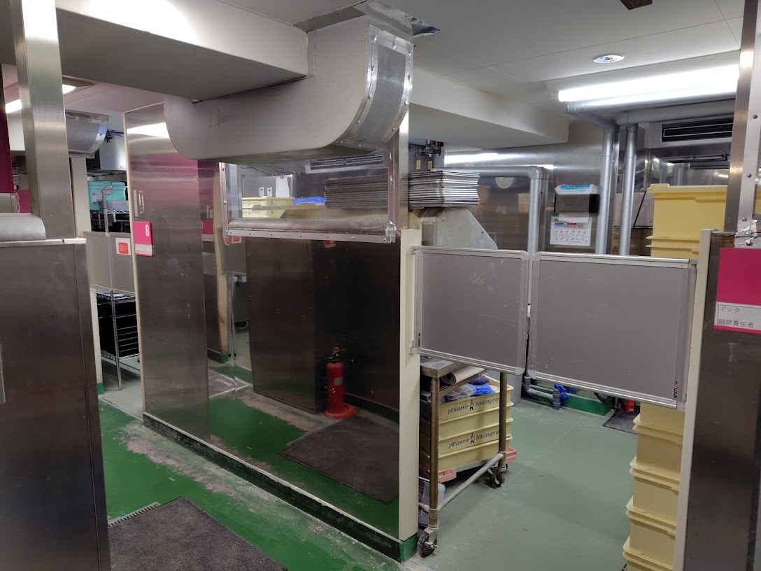 東京都豊島区 そごう西武池袋本店様B3階集中厨房　リノベーション